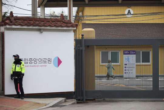 21일 오전 서울시 중구 국립중앙의료원 코로나19 백신 중앙접종센터. 국내에서 코로나19 백신 접종이 순조롭게 진행되는 가운데 화이자 백신의 2차 접종이 20일부터 시작됐다.  연합뉴스